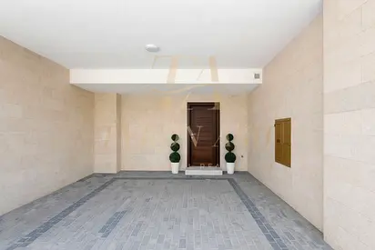 SINGLE ROW | BACKING POOL | VACANT