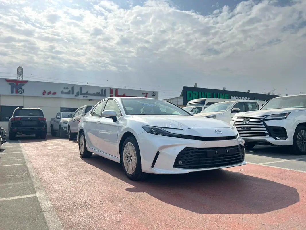 Toyota Camry 2026 — photo 1 of 13