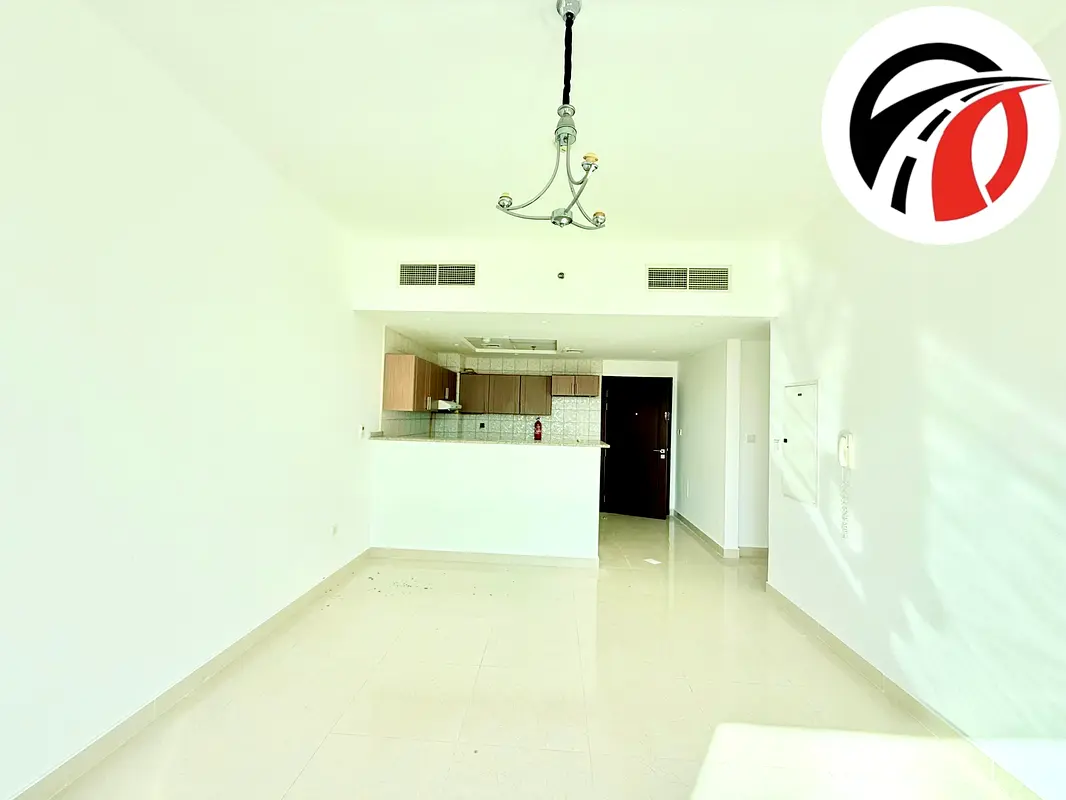 CHEAP PRICE 2BHK FAMILY BUILDING FREE PARKING