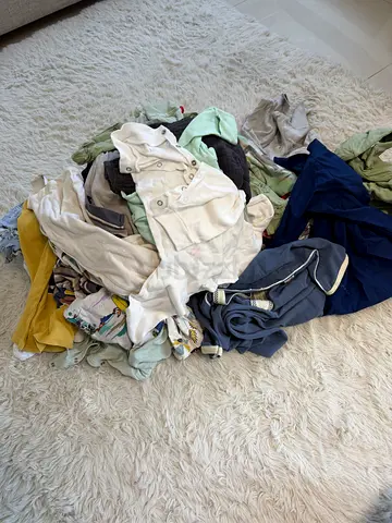 Mixed pile of used clothing - assorted sizes and styles (lot)