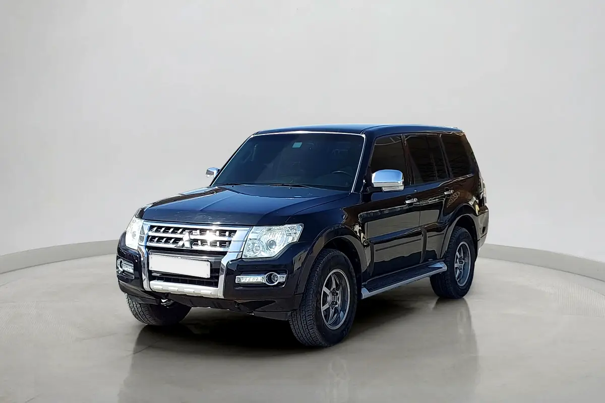 Mitsubishi Pajero 2015 — photo 1 of 13