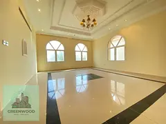Excellent Sunny Studio / Sep Kitchen / Bath / Big Room Size / Nice Window Space | Nice Full Washroom