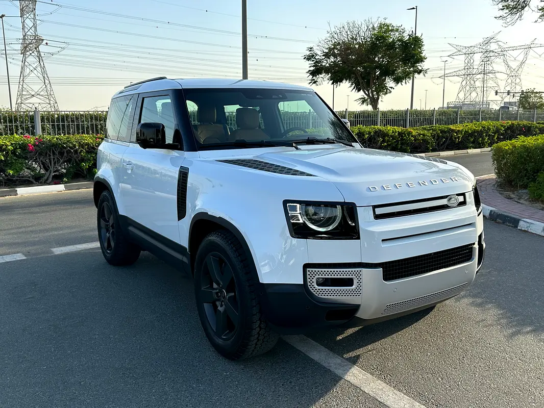 Land Rover Defender 2023 — photo 1 of 15