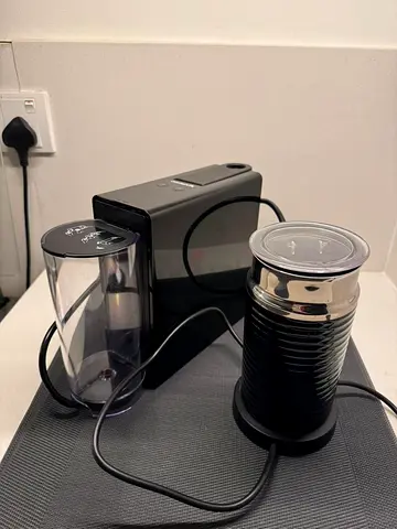Essenza mini black aeroccino