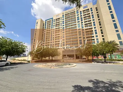 Vacant in June| Extra Parking |Spacious Interiors