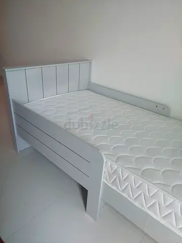 White Single Bed Frame with Mattress. Perfect condition. Mattress like new.
