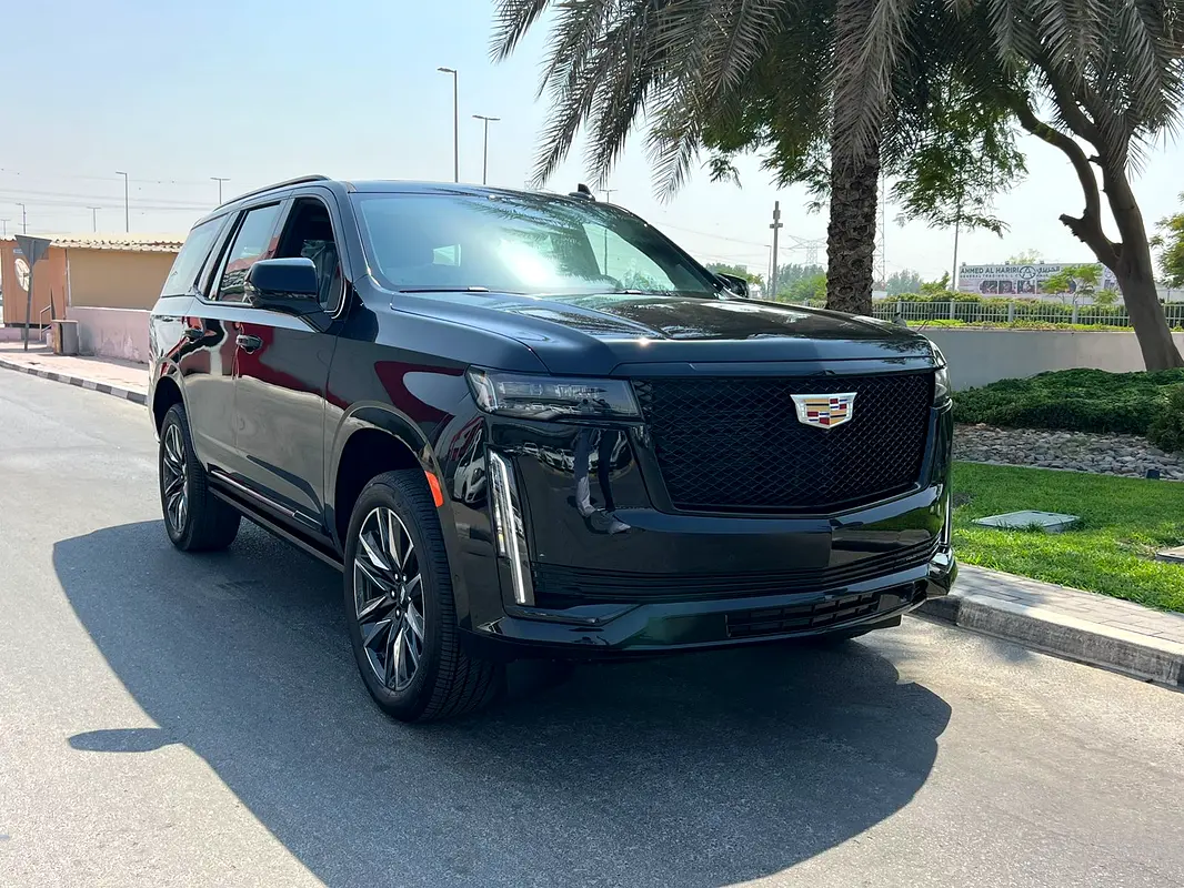 Cadillac Escalade 2024 — photo 1 of 17