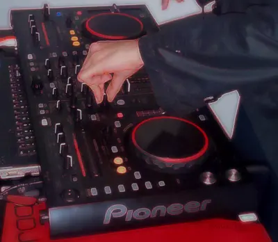 Pioneer DDJ-S1 Controller - 2-Deck Setup in Good Condition