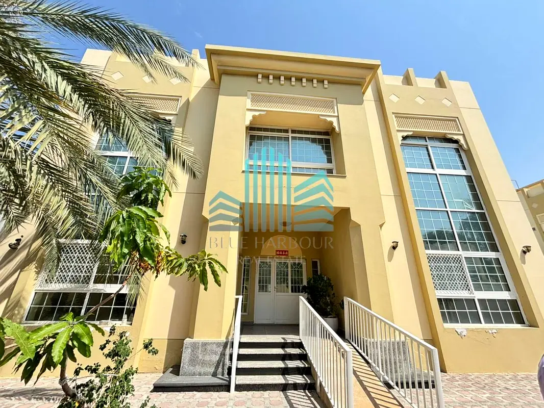 LUXURIOUS HUGE WITH SERVICE ROOM | READY TO MOVE-IN | 5 MINS WALK TO BEACH