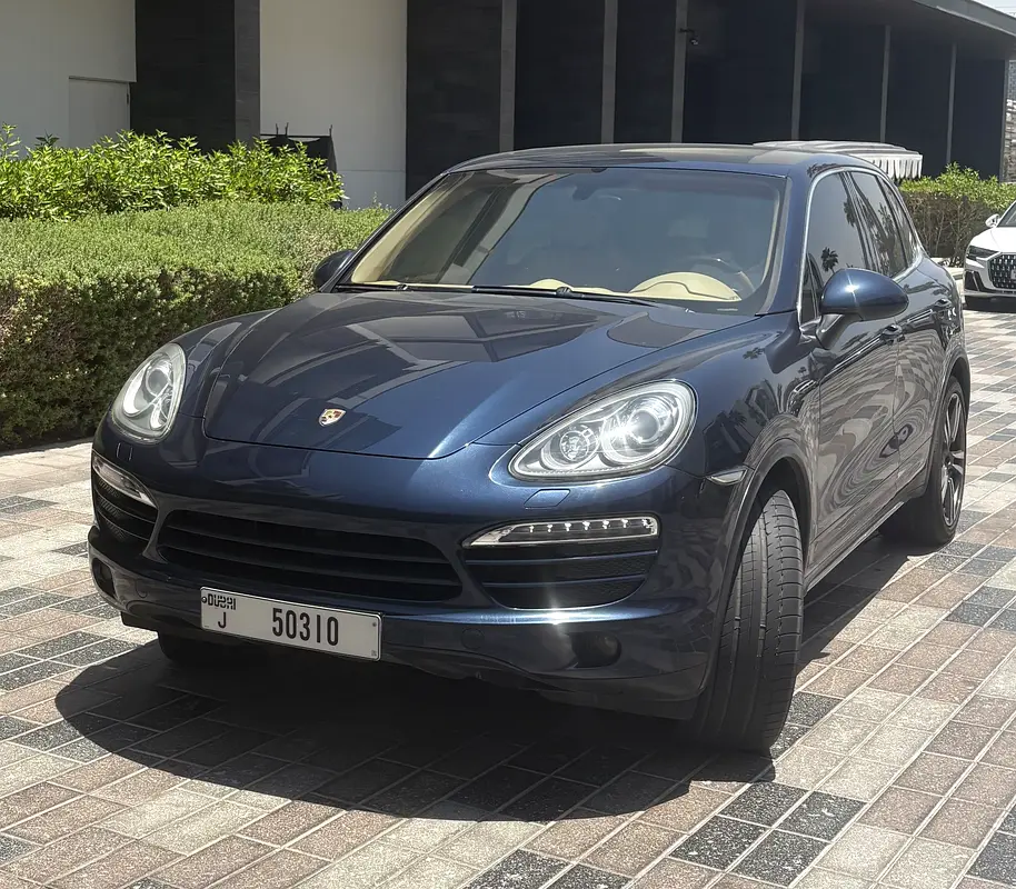 Porsche Cayenne 2013 — photo 1 of 4