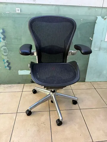 Selling herman miller Aeron chair.good condition only little use