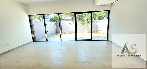 Corner Townhouse - 3 Beds for Rent Masaar - Ready