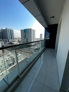 Free parking and free air conditioning, payable in 6 installments.