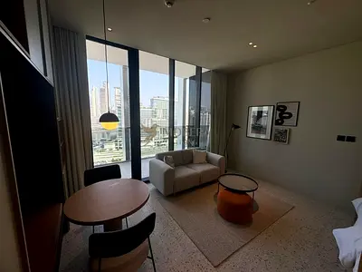 STUDIO | UPSIDE LIVING | BUSINESS BAY