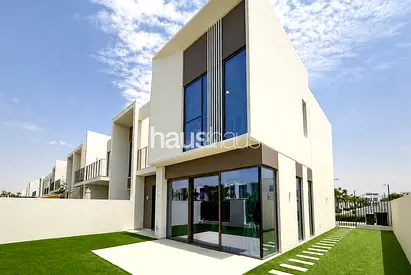 Single Row | Close to Golden Beach | Emaar