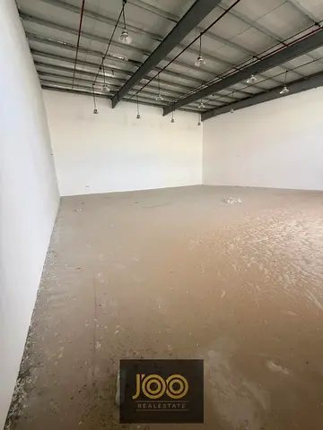 شبرات صناعية عجمان 🌟 ميزانين، كهرباء 3 فيس ⚡ 3,240 قدم² | 140,000 درهم سنوياً |
