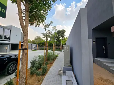 good location corner unit single row freehold