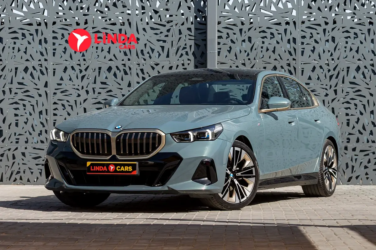 BMW 5-Series 2024 — photo 1 of 20