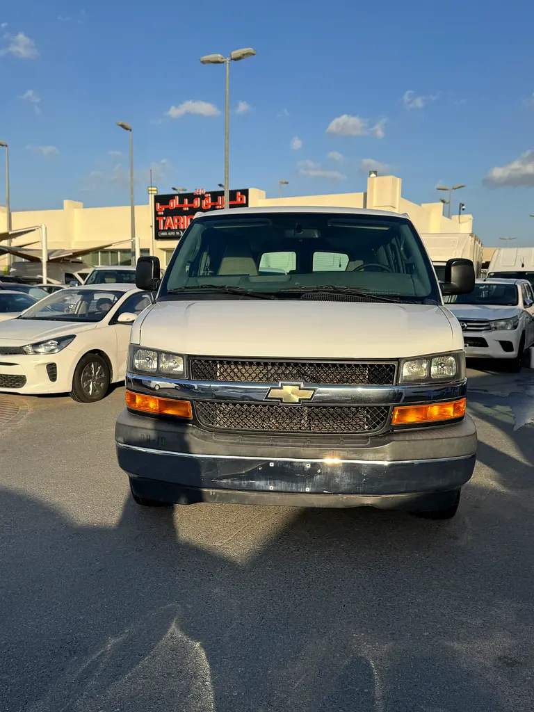 Chevrolet Express 2020 — photo 1 of 12