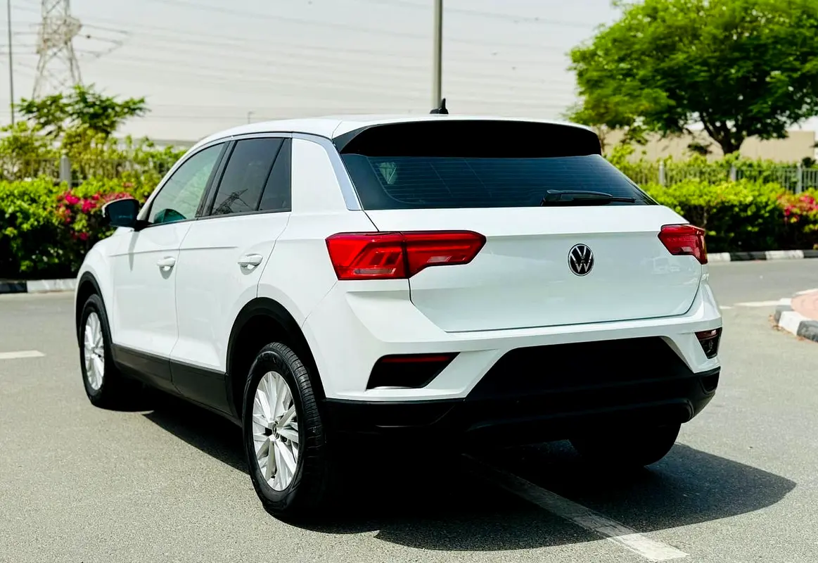 Volkswagen T-Roc 2021 — photo 1 of 18