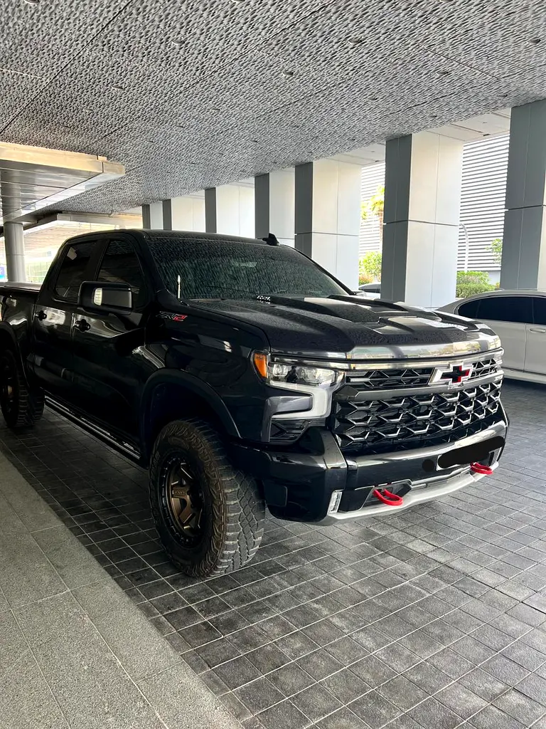 Chevrolet Silverado 2023 — photo 1 of 10
