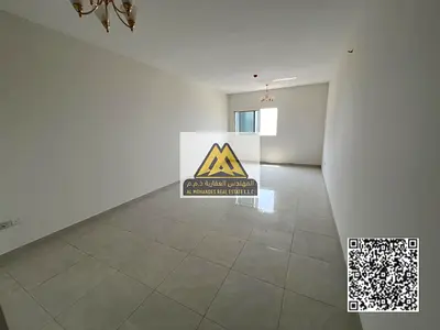 شقة مميزة بموقع استراتيجي قريب جداً من الكورنيش، مع إطلالة جميلة وبلكونة، وقريبة من جميع الخدمات الأساسية والمرافق الحيوية