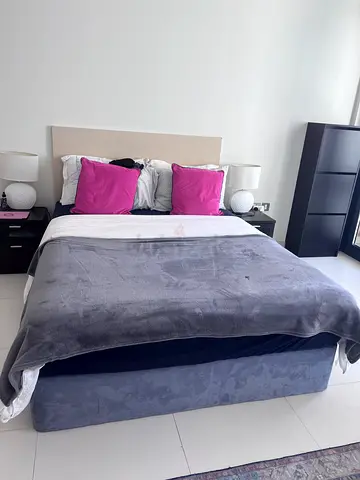 Queen size bed