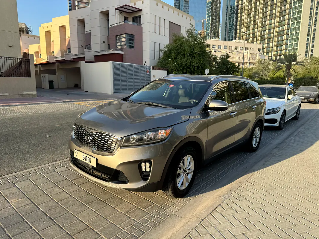 Kia Sorento 2019 — photo 1 of 20
