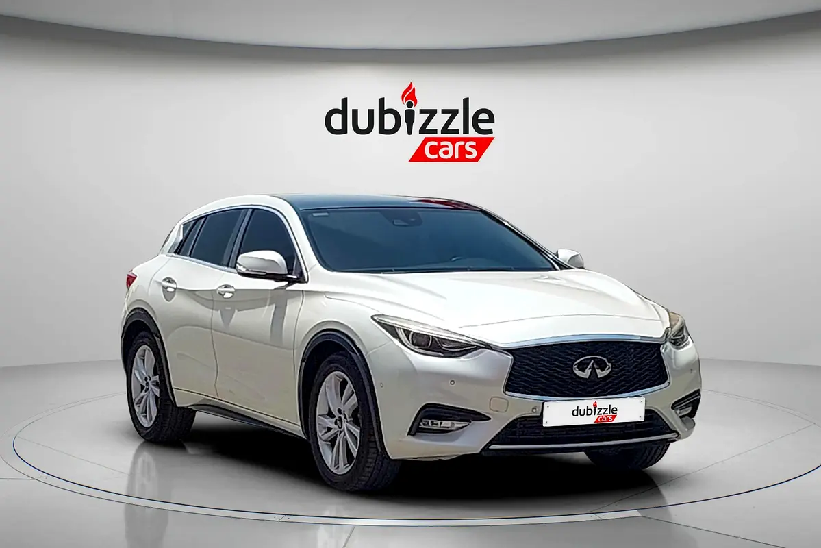 Infiniti Q30 2017 — photo 1 of 13