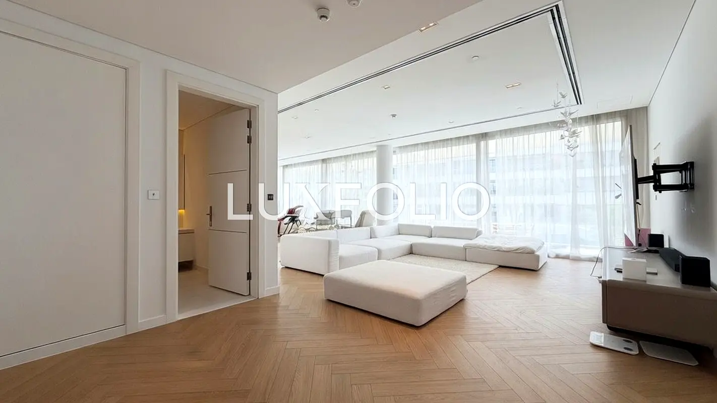 Open plan | Upgraded | Vacant Now