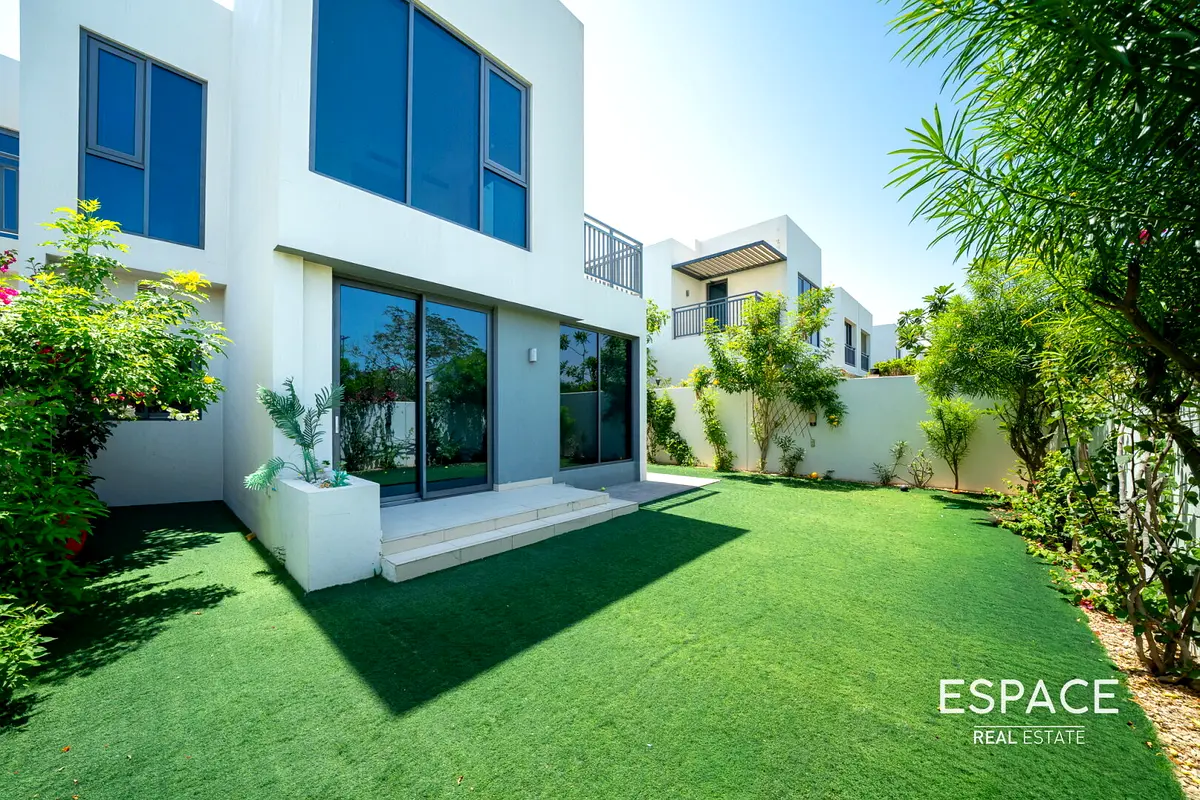 Flexible Cheques | Modern | Close to Pool & Park