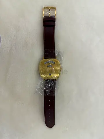 GUCCI grip watch gold coated, with red leather strap