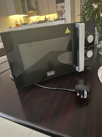 Black+Decker Compact Microwave Oven