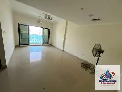 شقة غرفتين وصالة في المجاز 1 بإطلالة بحرية مع باركينج ومسبح مجاني وتصديق على المالك قريبة من الكورنيش ومسجد الفتح