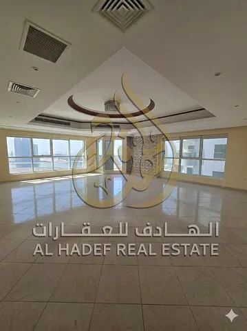 شقة 3 غرف وصالة + خادمة | إطلالة بحرية مباشرة | باركن وجيم ومسبح مجاني | الخان الشارقة