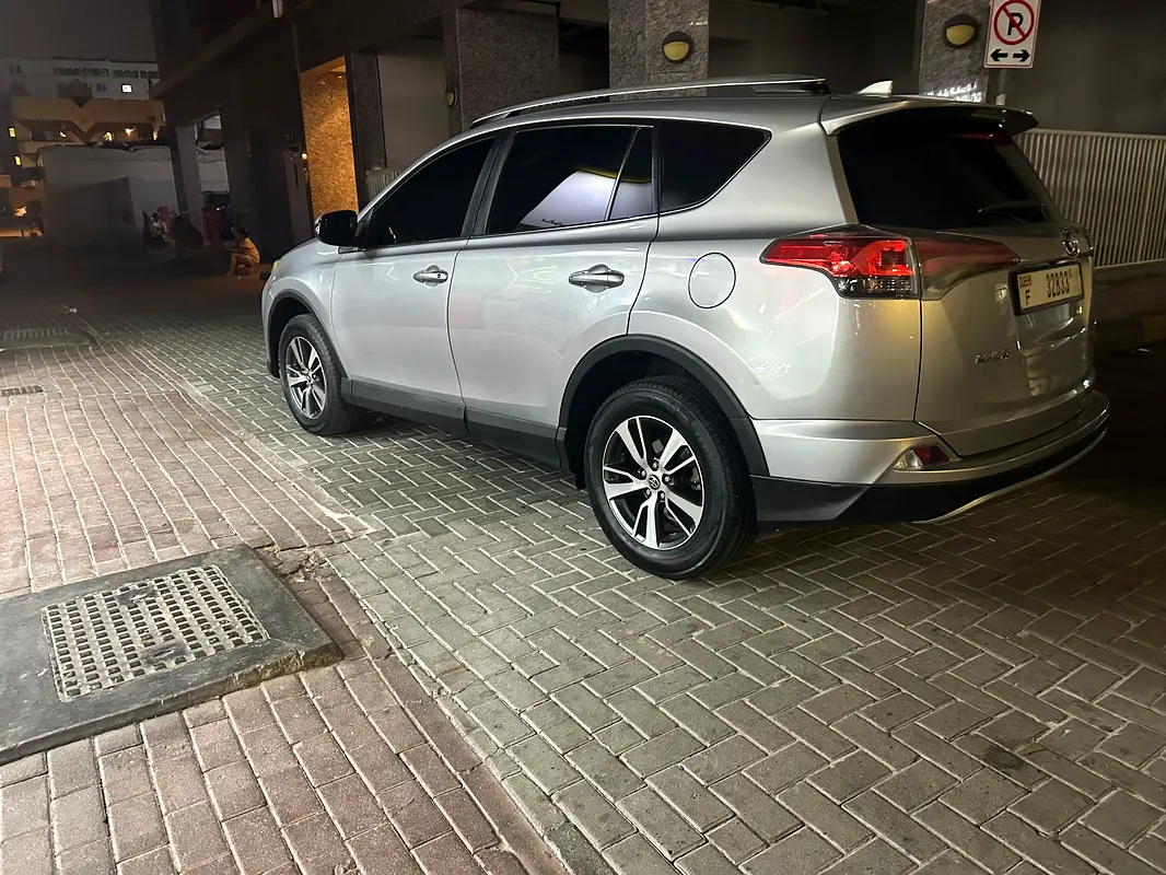 Toyota Rav 4 2016 — photo 1 of 6
