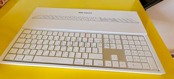 Apple Magic Keyboard With Box