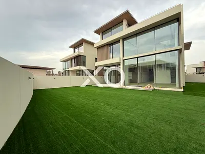 EXCLUSIVE | STEPS FROM POOL | LIFT