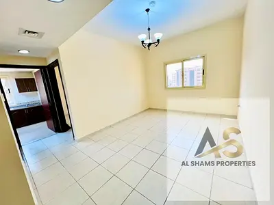 12 Cheqs Payments ~ 2 Bath ~ Closed to Park