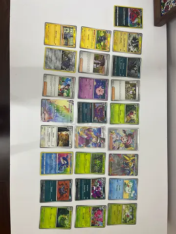 Collection of 25 Mixed Pokémon Trading Cards (Holo  Regular)