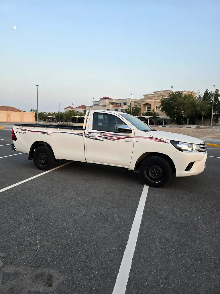 Toyota Hiace 2022 — photo 1 of 13