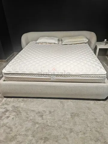 King size bed with High quality Mattress hardly used