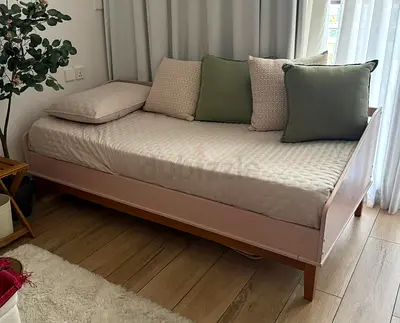 Elegant Pink Daybed with mattress