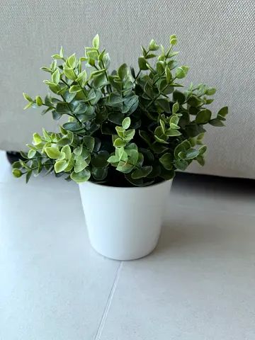 Artificial plant with a pot