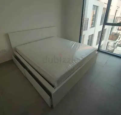 IKEA malam king‑size bed (180 × 200 cm) with 2 storage drawers underneath and an IKEA mattress ✨
