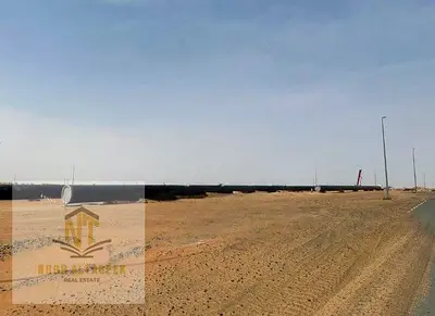 For sale: a prime plot of land with a residential/commercial permit (shops + offices) in Sharjah Hills