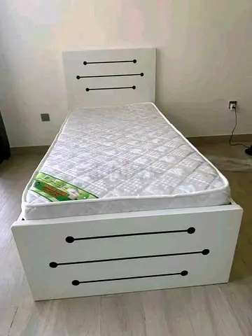 Single Bed Frame with Mattress (White, Modern)