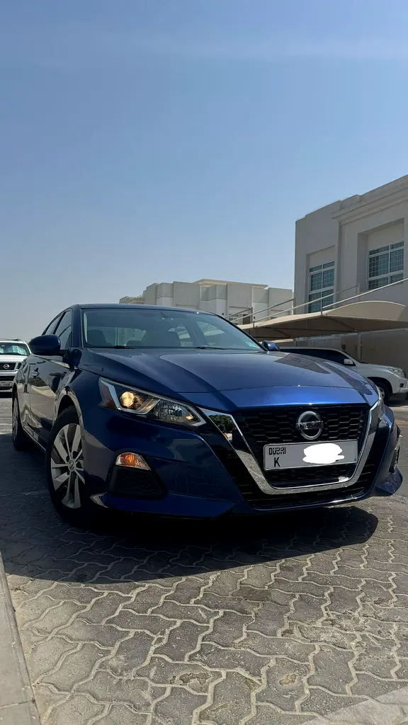 Nissan Altima 2019 — photo 1 of 12