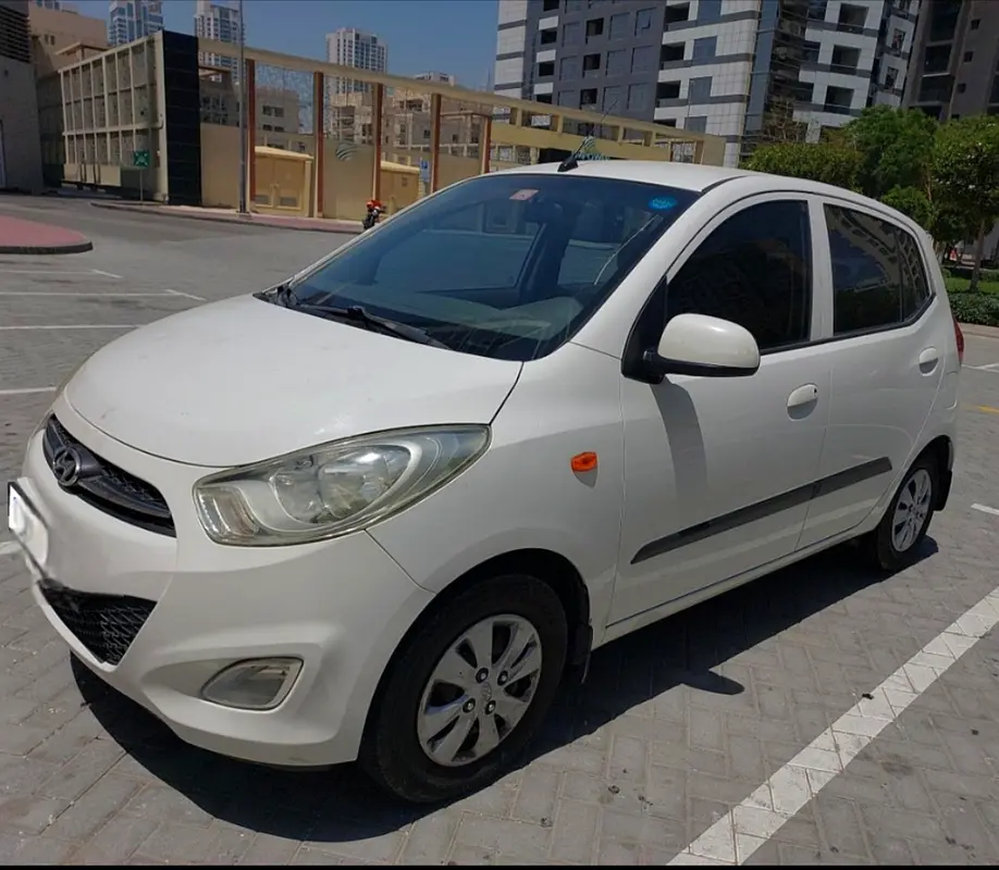 Hyundai i10 2015 — photo 1 of 9