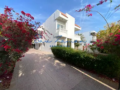 AMAZING INDEPENDENT VILLA 5BR MAIDS PRIVATE GARDEN